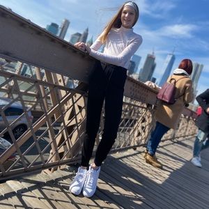 Meet your Posher, Lucy